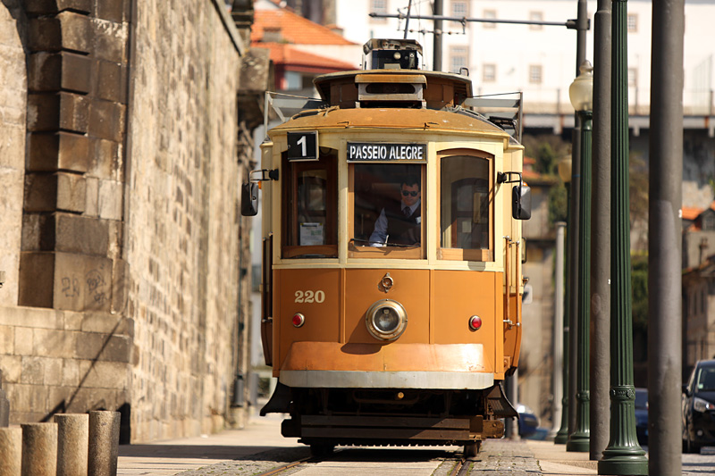 the i-escape blog / City guide: what’s so cool about Porto? / Tram 1